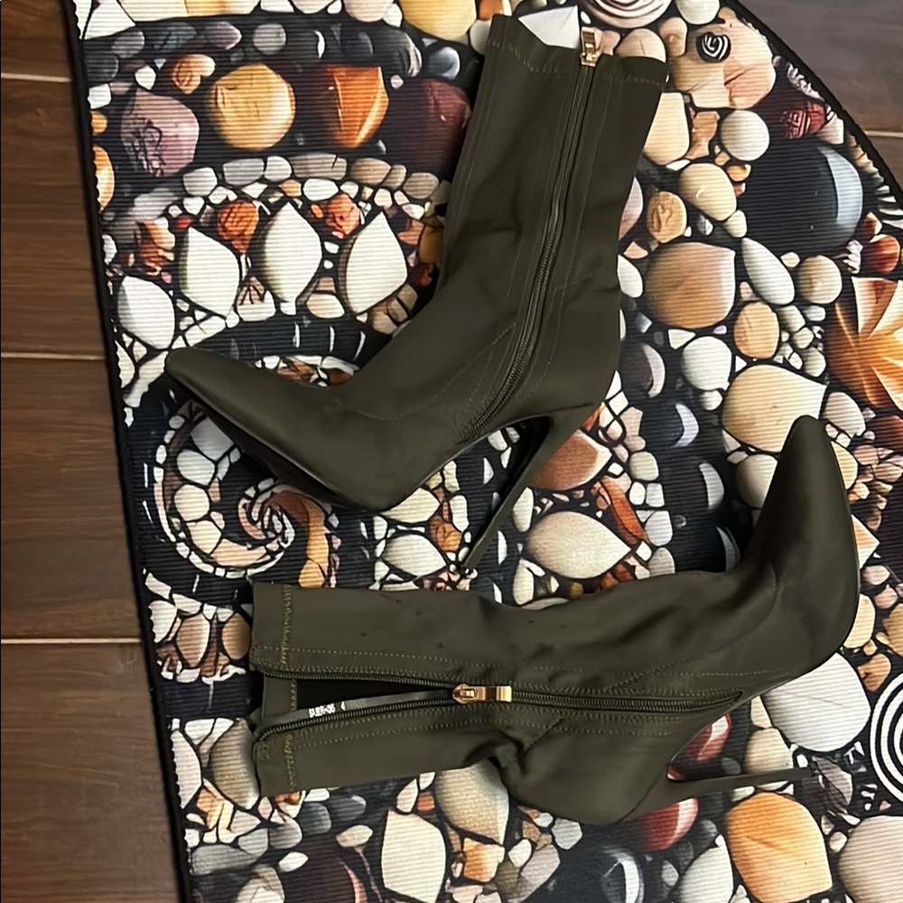 SIMMI LONDON Elegant Olive Green Women's Boots